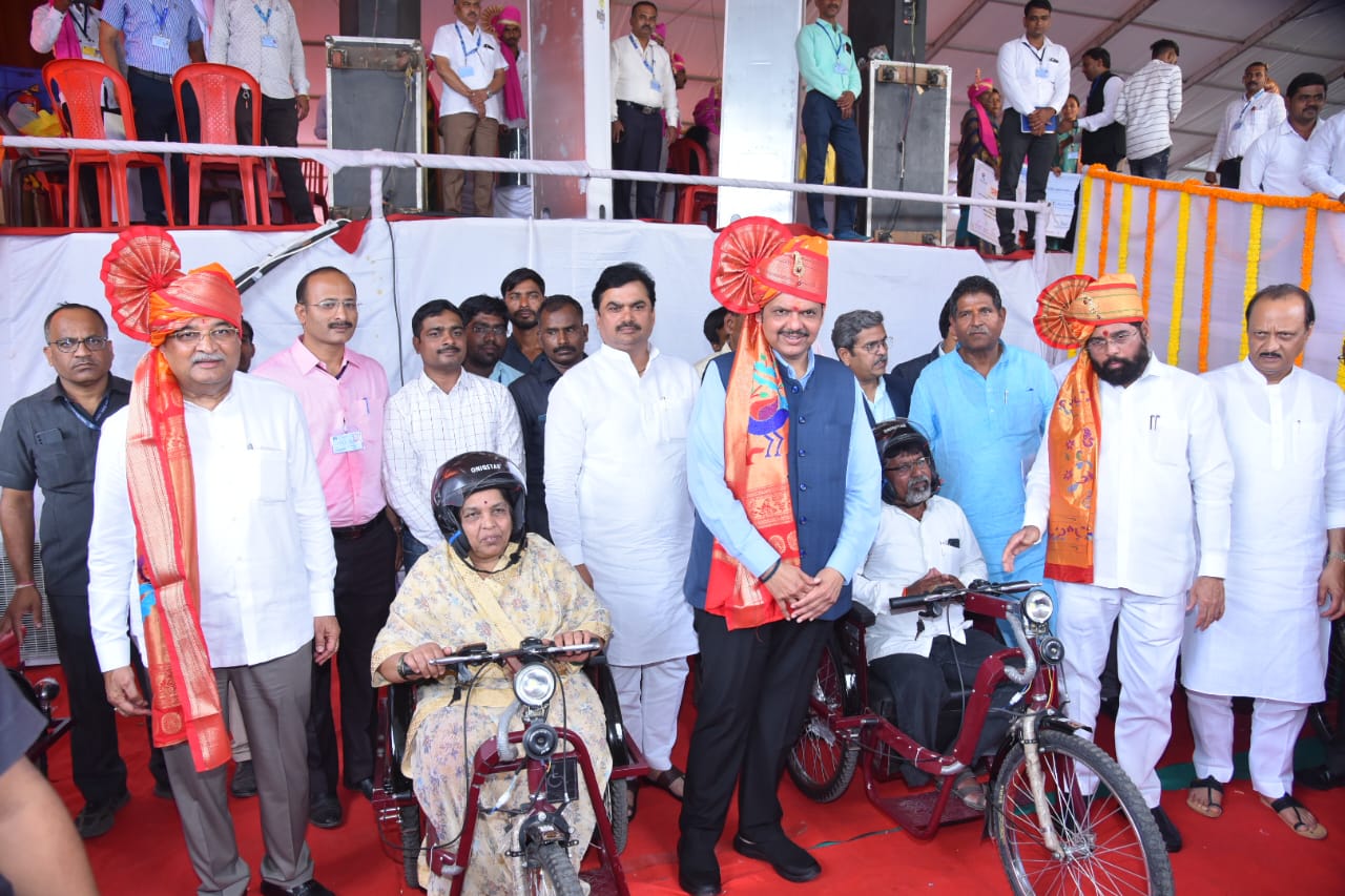 Sarkar Aplya Dari - Distribution of Aids and Appliances